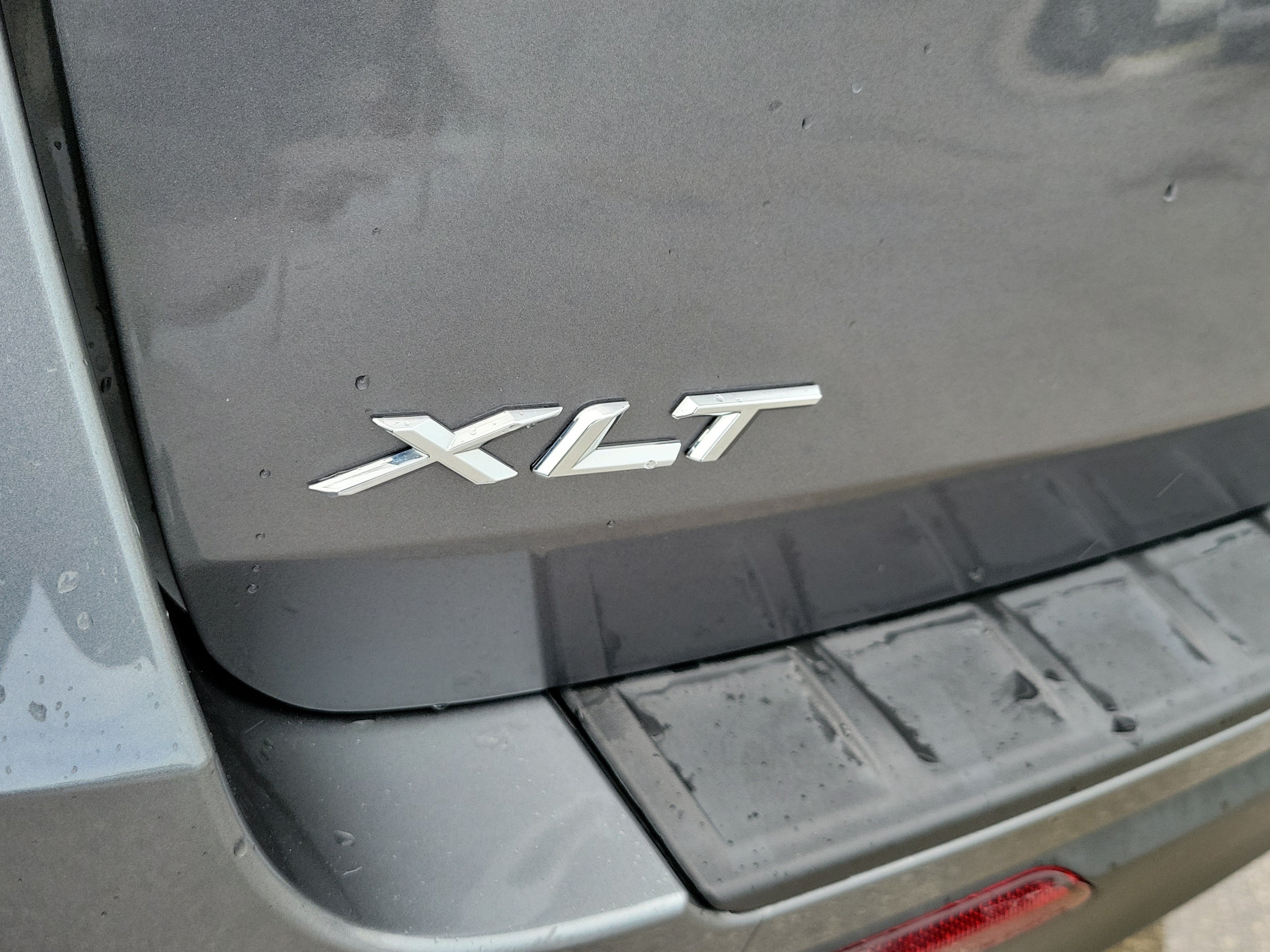 Certified 2024 Ford Explorer XLT RWD image 32