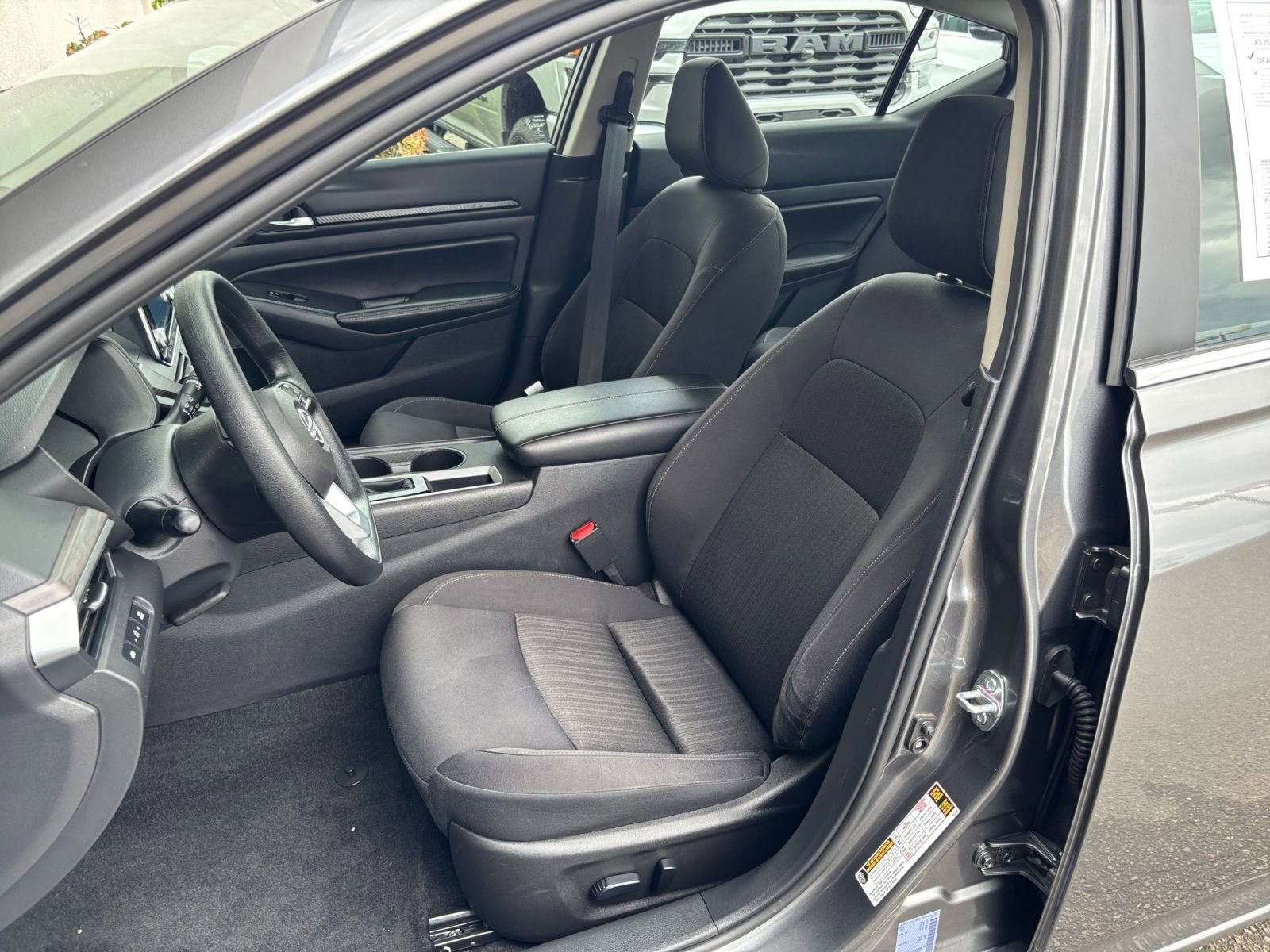 Used 2025 Nissan Altima 2.5 SV FWD image 37