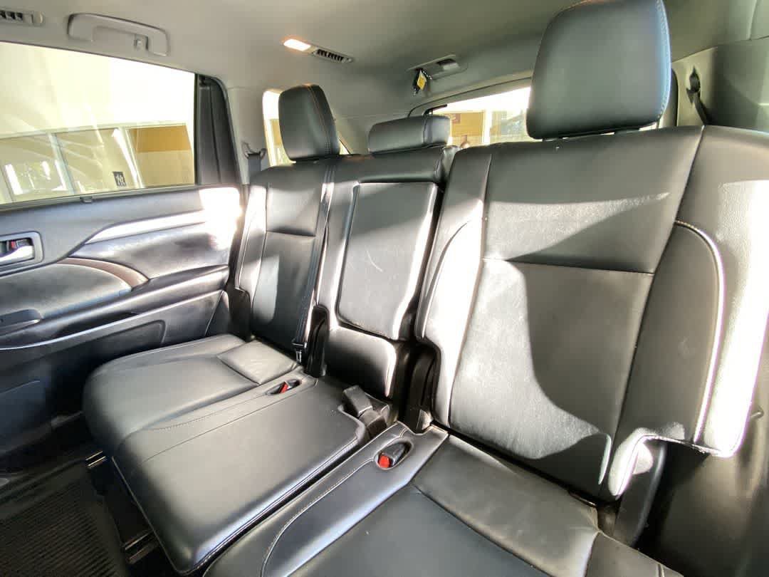 Used 2019 Toyota Highlander XLE AWD/4WD image 26