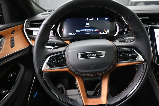 Used 2023 Jeep Grand Cherokee L Summit AWD/4WD image 8