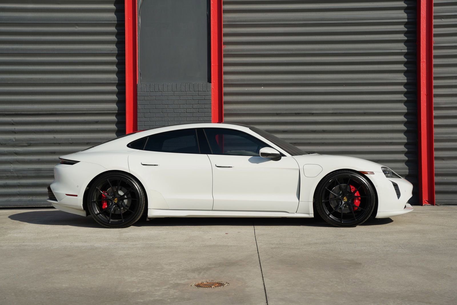 Used 2020 Porsche Taycan 4S w/ Premium Package image 4