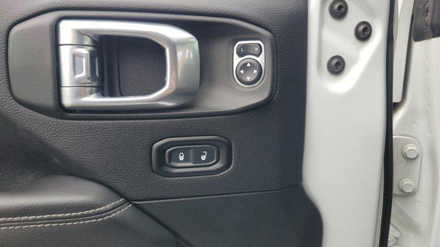 Used 2023 Jeep Wrangler Unlimited Sahara w/ LED Lighting Group AWD/4WD image 17