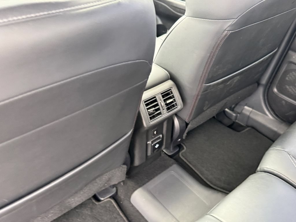 Used 2020 Mitsubishi Outlander 4WD Plug-In Hybrid image 12