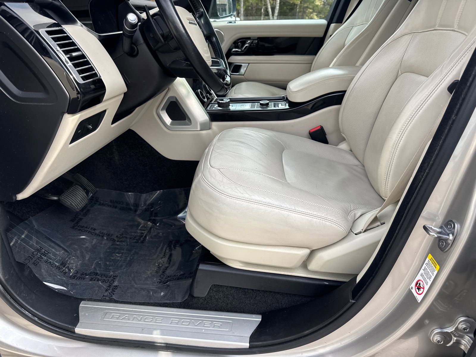 Used 2020 Land Rover Range Rover HSE image 9