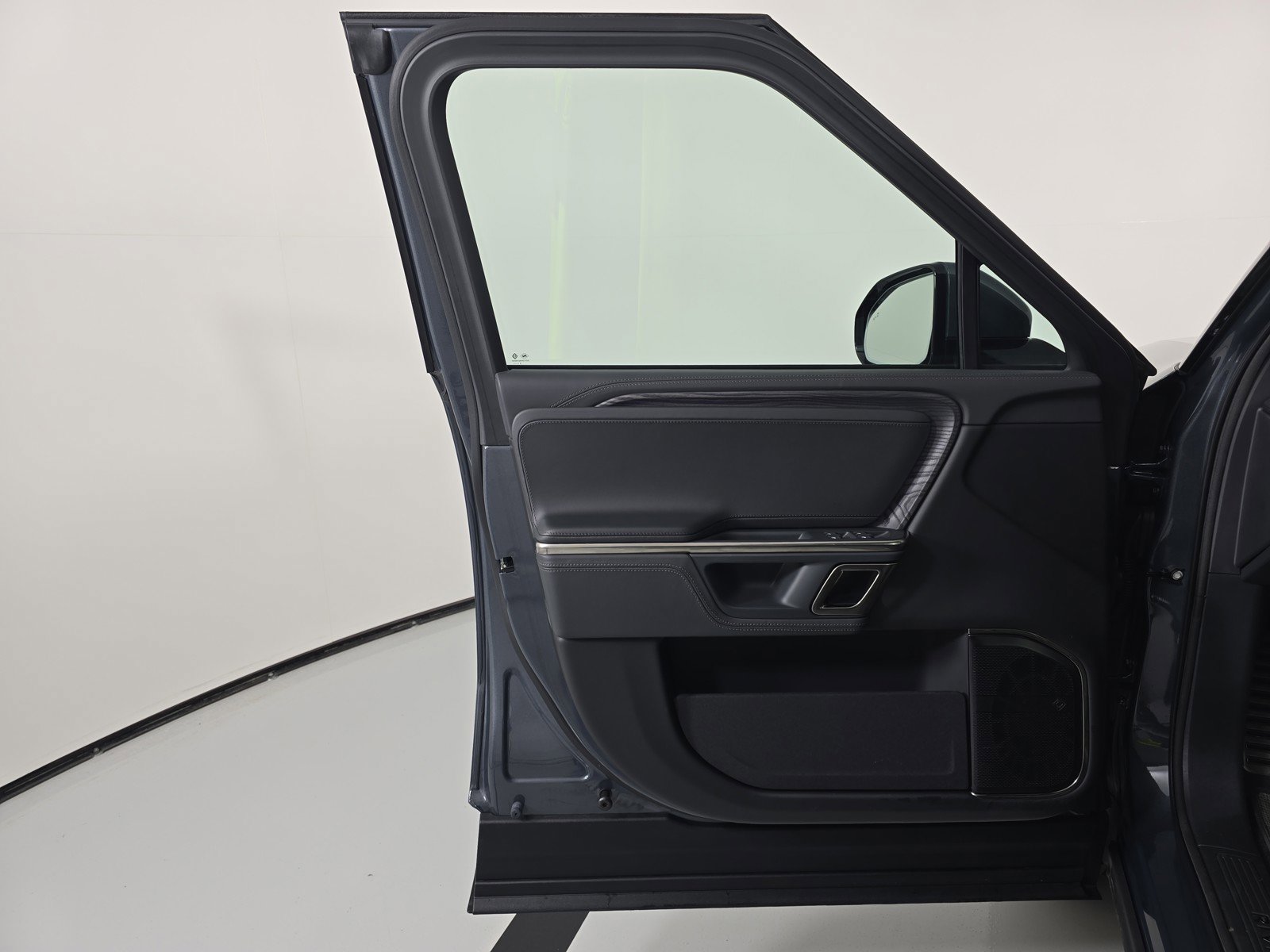 Used 2023 Rivian R1S Adventure image 16