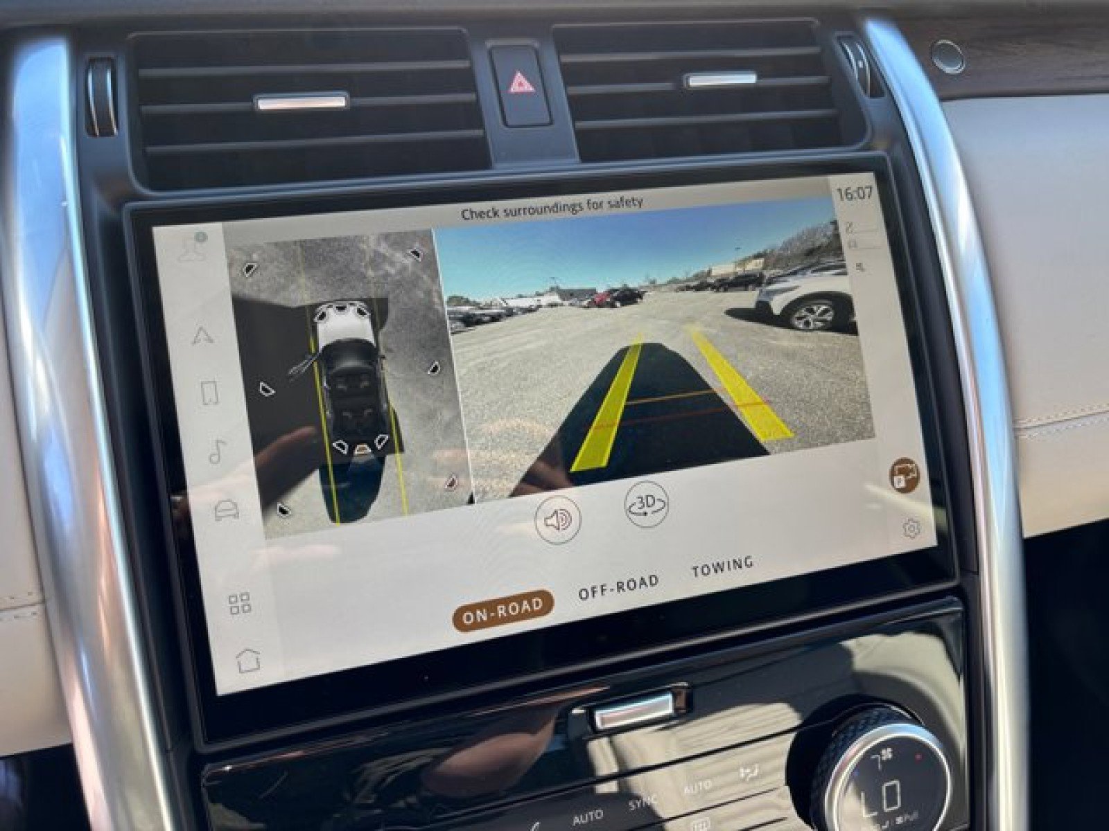 New 2025 Land Rover Discovery S image 17