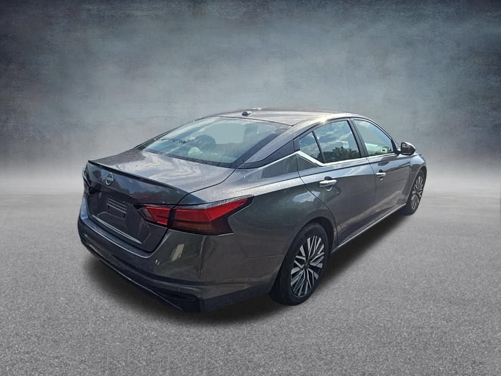 Used 2025 Nissan Altima 2.5 SV FWD image 8