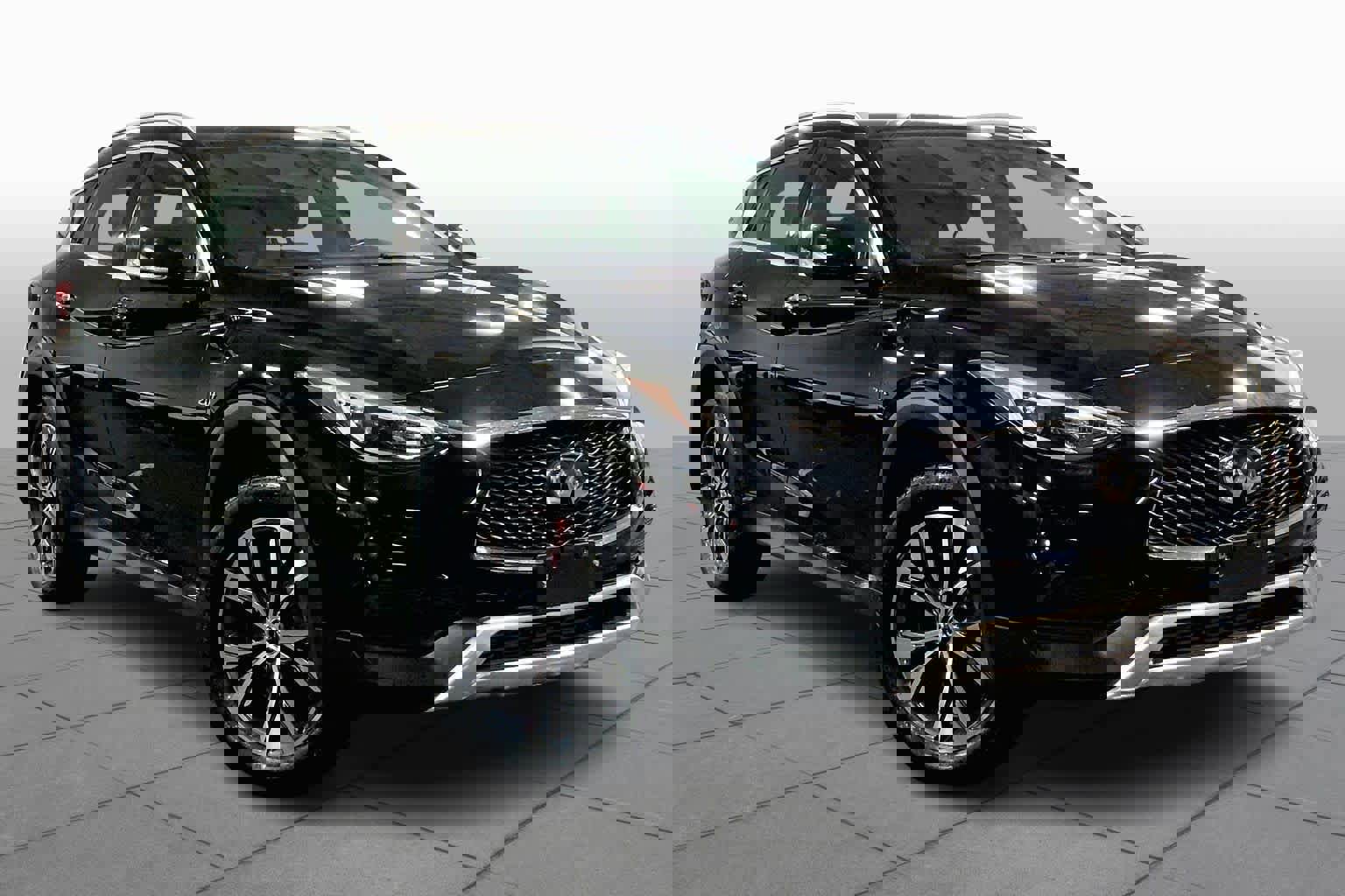 Used 2019 INFINITI QX30 LUXE w/ Navigation Package image 3