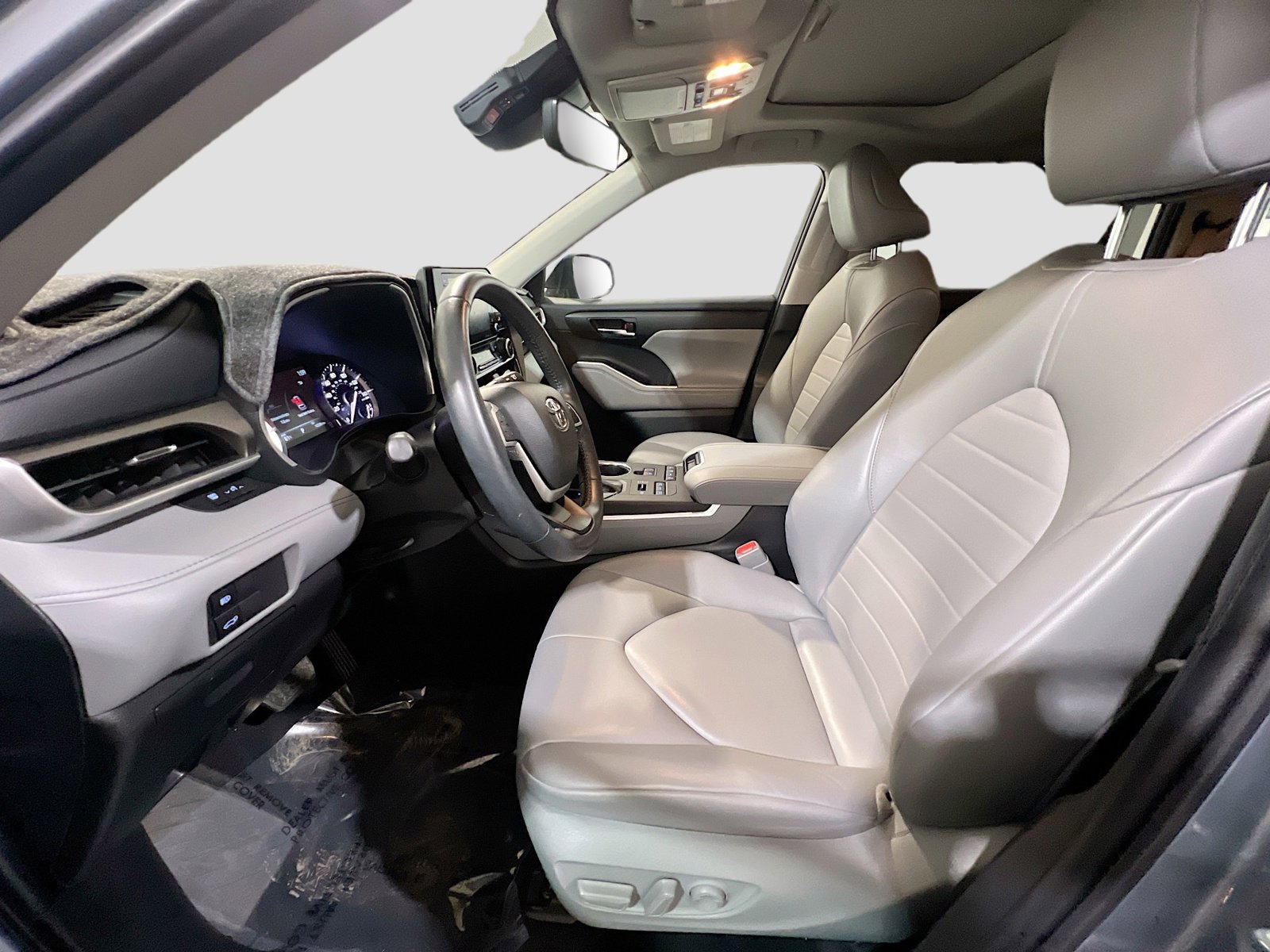 Used 2022 Toyota Highlander XLE image 15