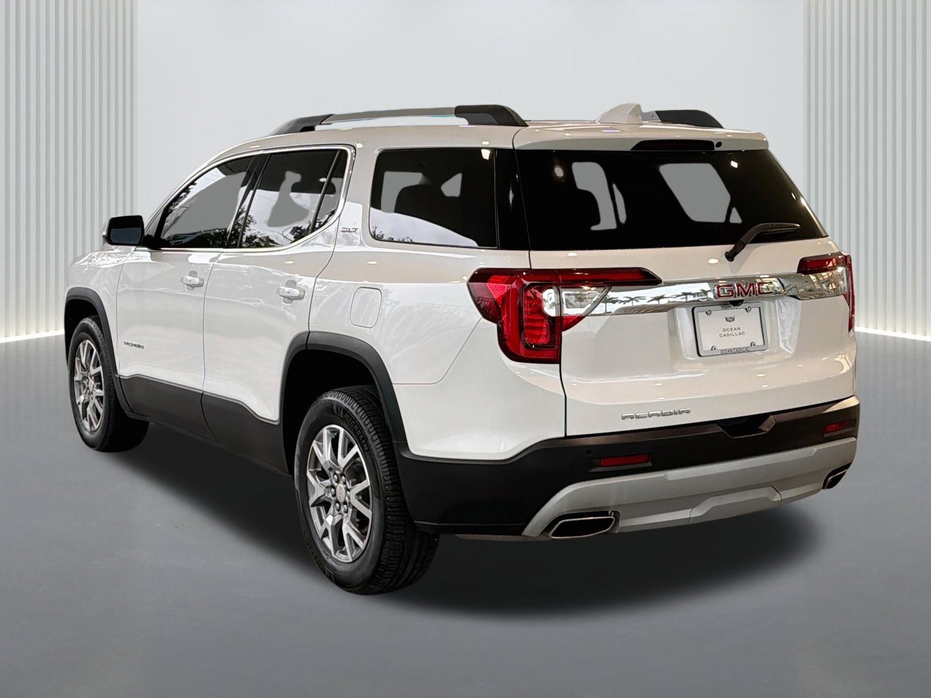 Used 2020 GMC Acadia SLT FWD image 3