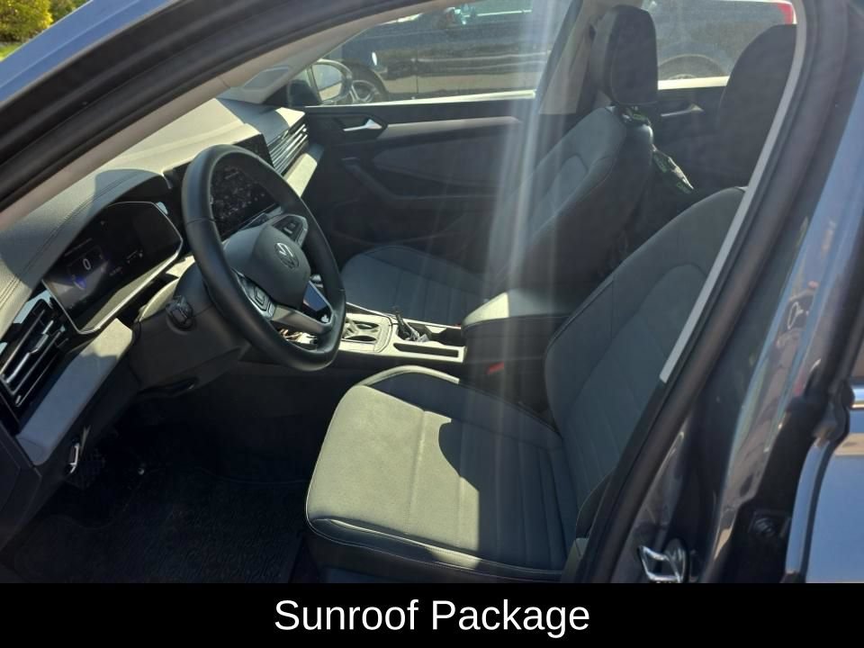 Used 2025 Volkswagen Jetta SE w/ Sunroof Package FWD image 5