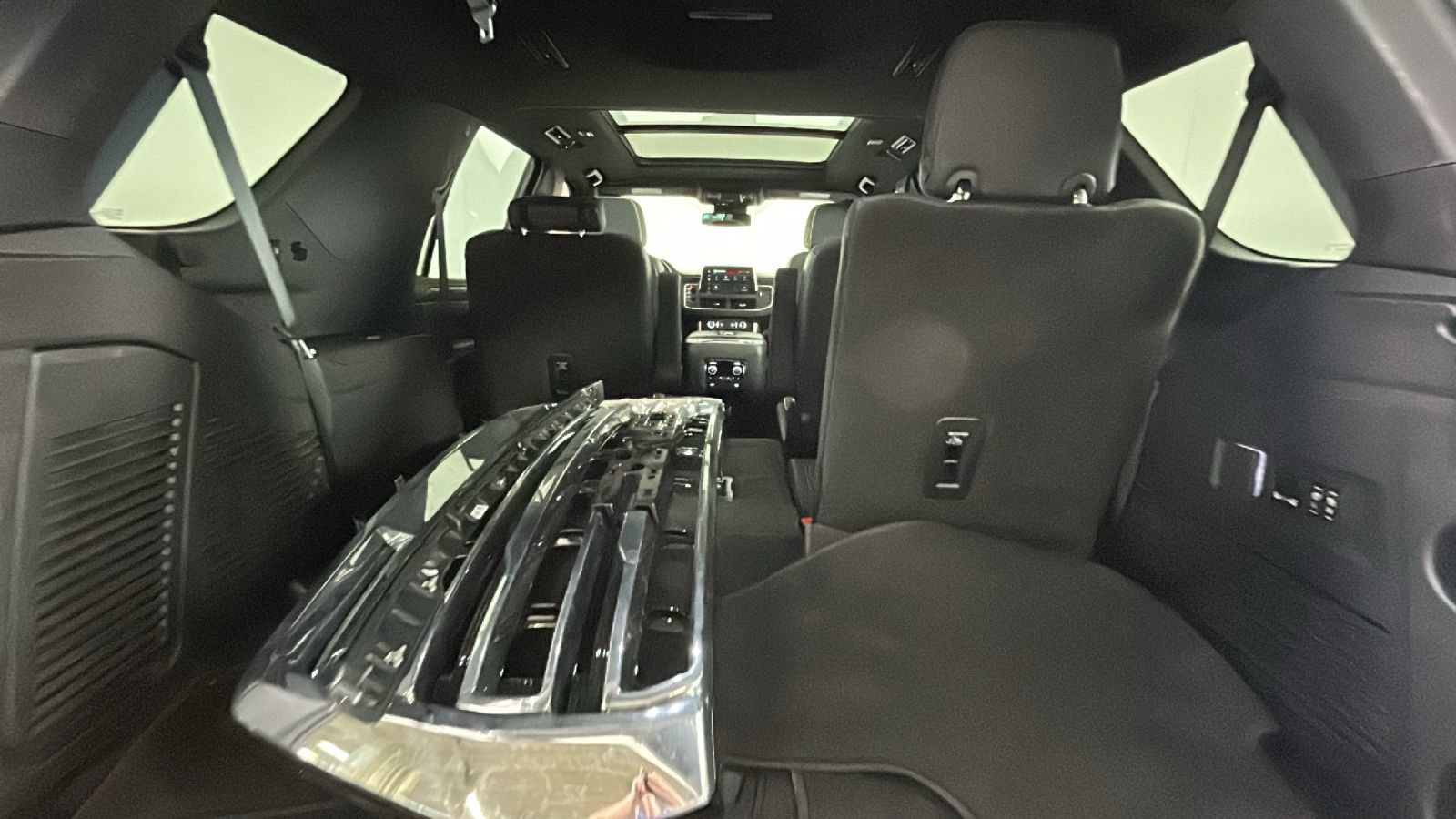 Used 2023 GMC Yukon SLT w/ SLT Premium Package AWD/4WD image 32