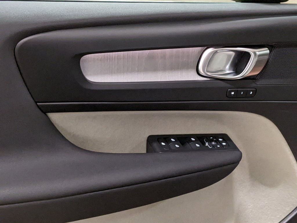 New 2025 Volvo XC40 B5 Plus w/ Protection Package Premier image 10