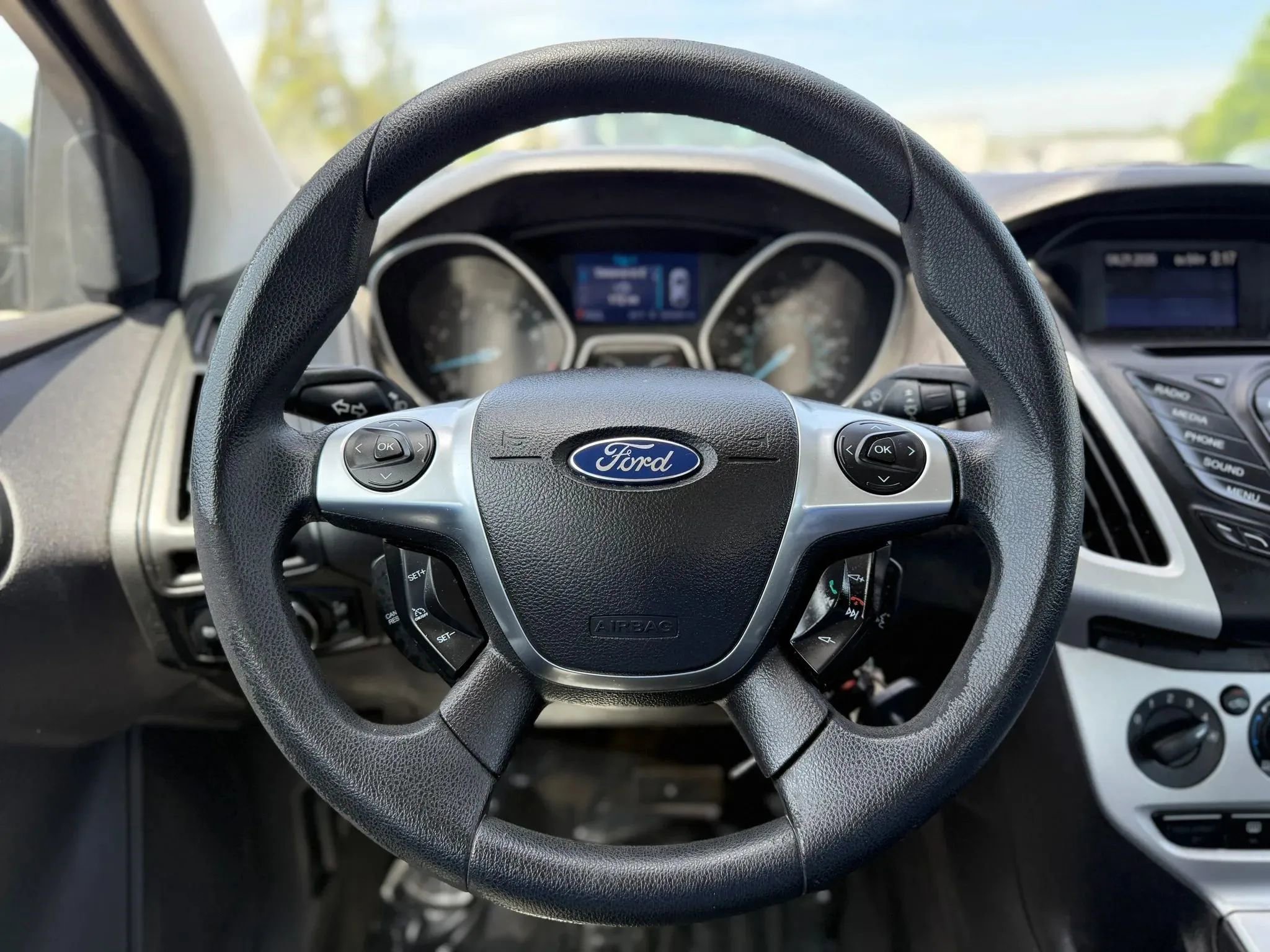 Used 2013 Ford Focus SE FWD image 24