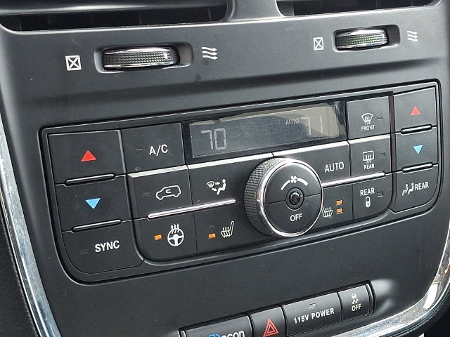 Used 2016 Chrysler Town & Country Touring-L FWD image 19