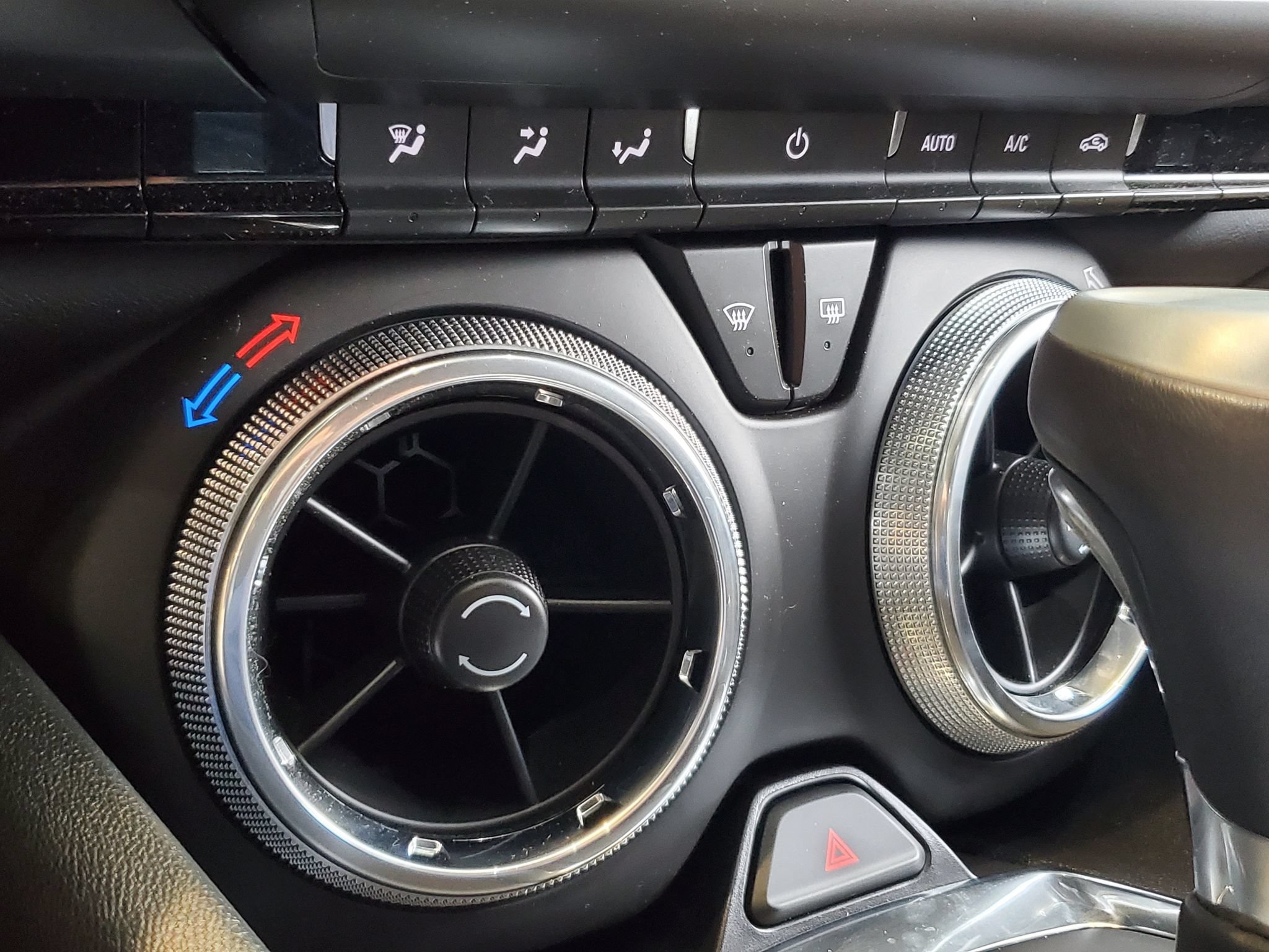 Used 2022 Chevrolet Camaro LT RWD image 28