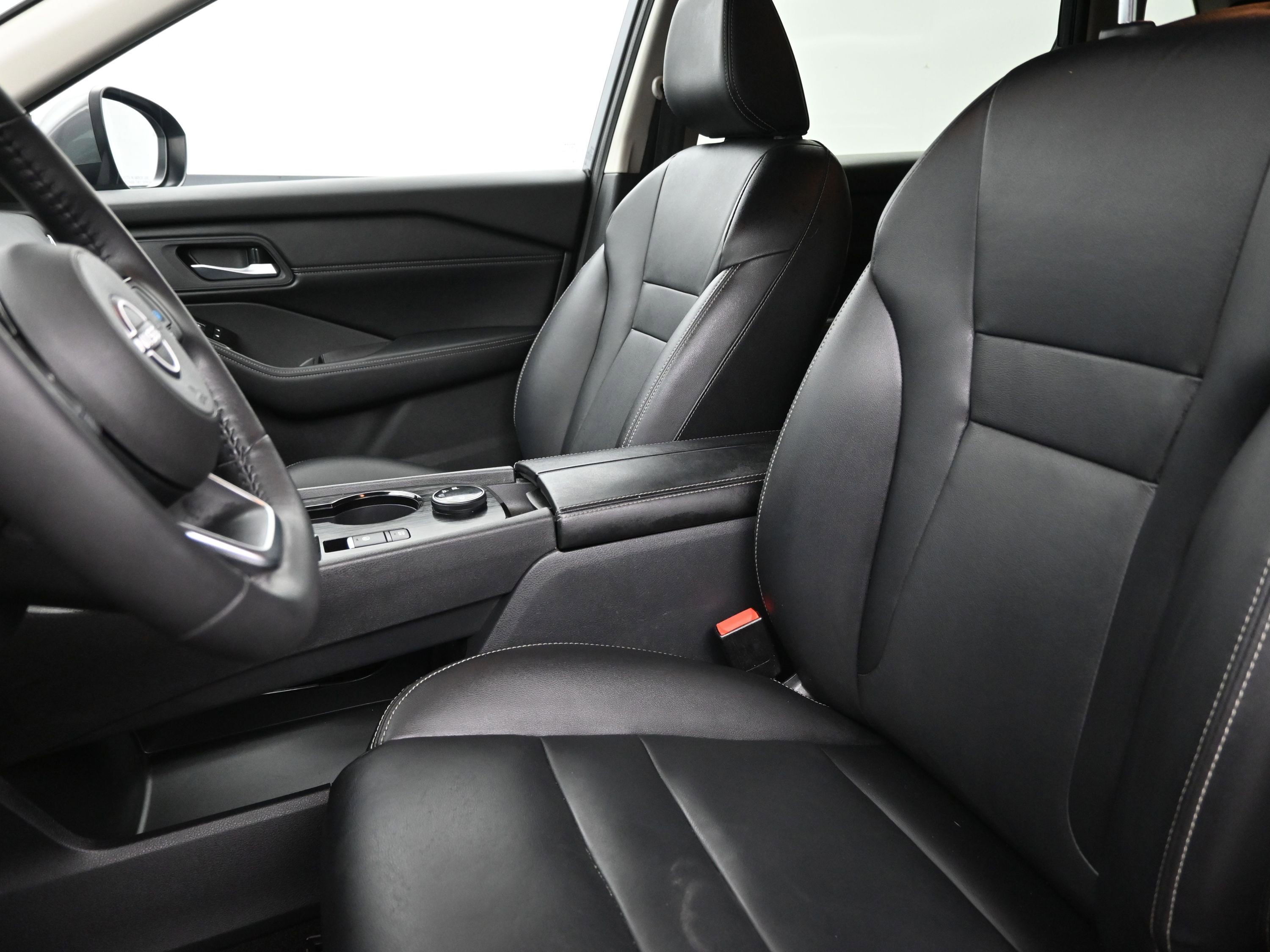 Used 2024 Nissan Rogue SL image 11