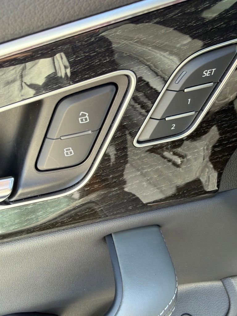 Used 2022 Audi Q8 Prestige w/ Prestige Package AWD/4WD image 23