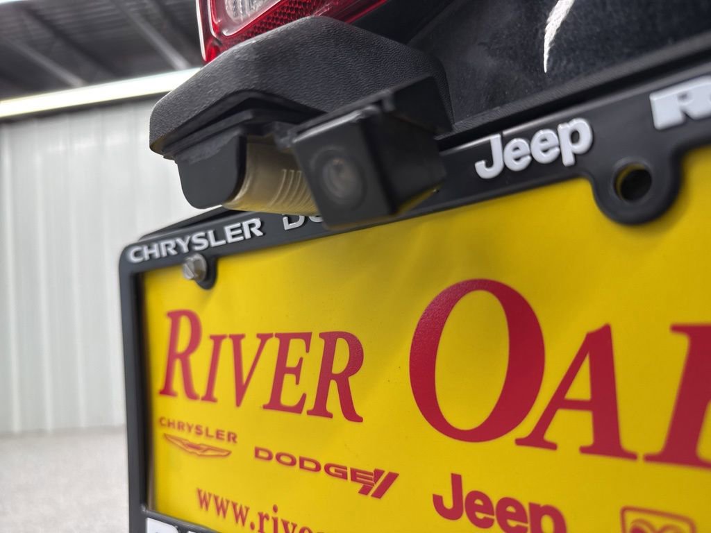 Used 2016 Jeep Wrangler Sahara w/ Connectivity Group AWD/4WD image 7