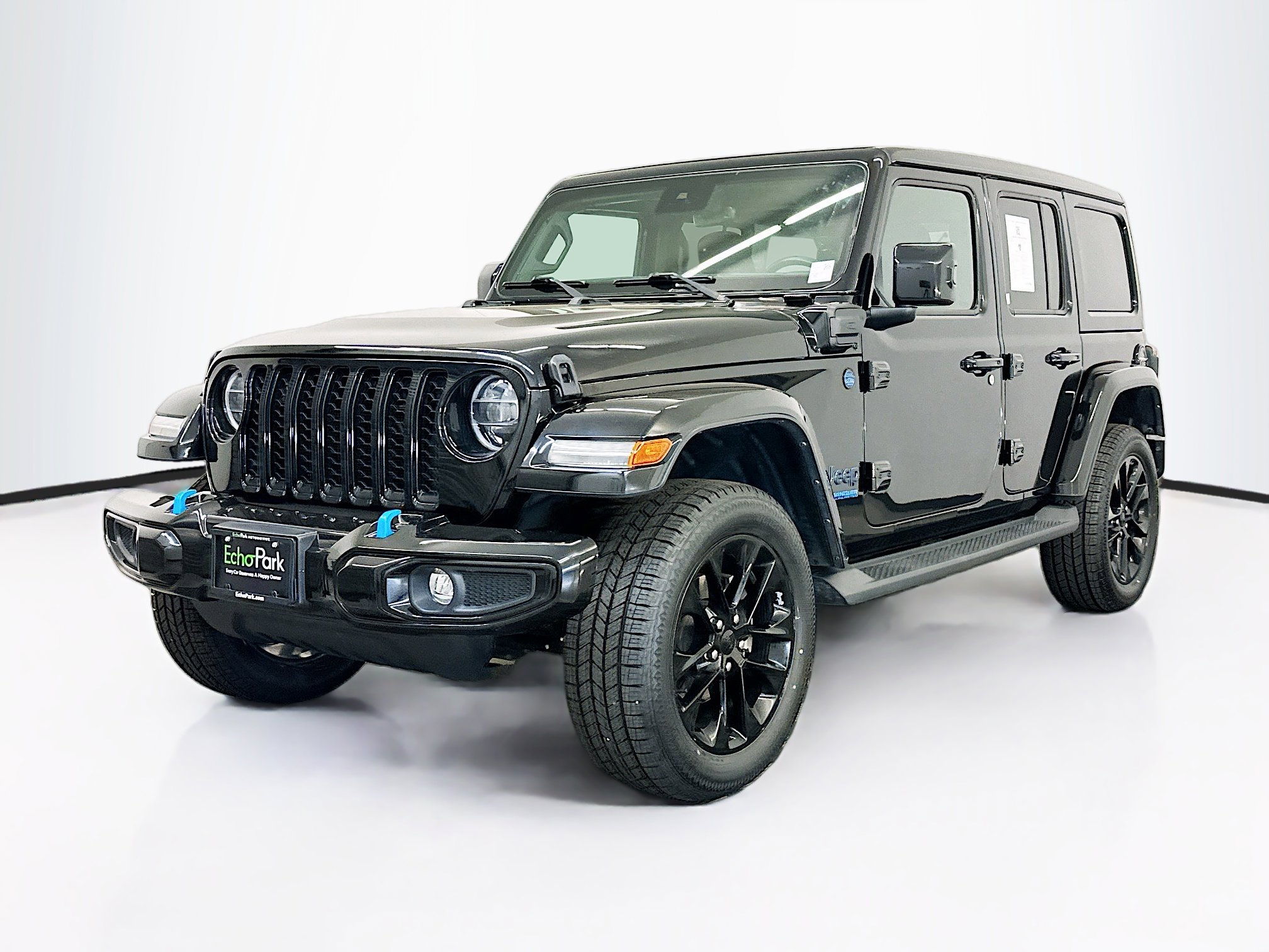 Used 2021 Jeep Wrangler Unlimited Sahara AWD/4WD image 3