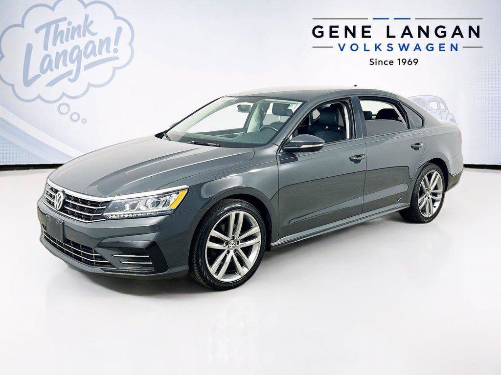 Used 2018 Volkswagen Passat 2.0T R-Line w/ R-Line Lighting Package FWD image 31