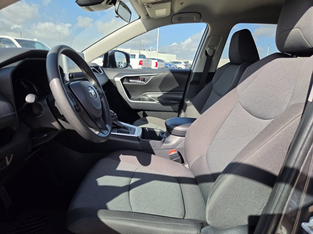 Used 2025 Toyota RAV4 XLE FWD image 27