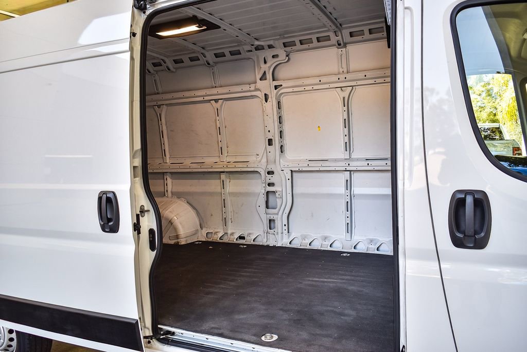 Used 2025 RAM ProMaster 2500 w/ Convenience Group image 15
