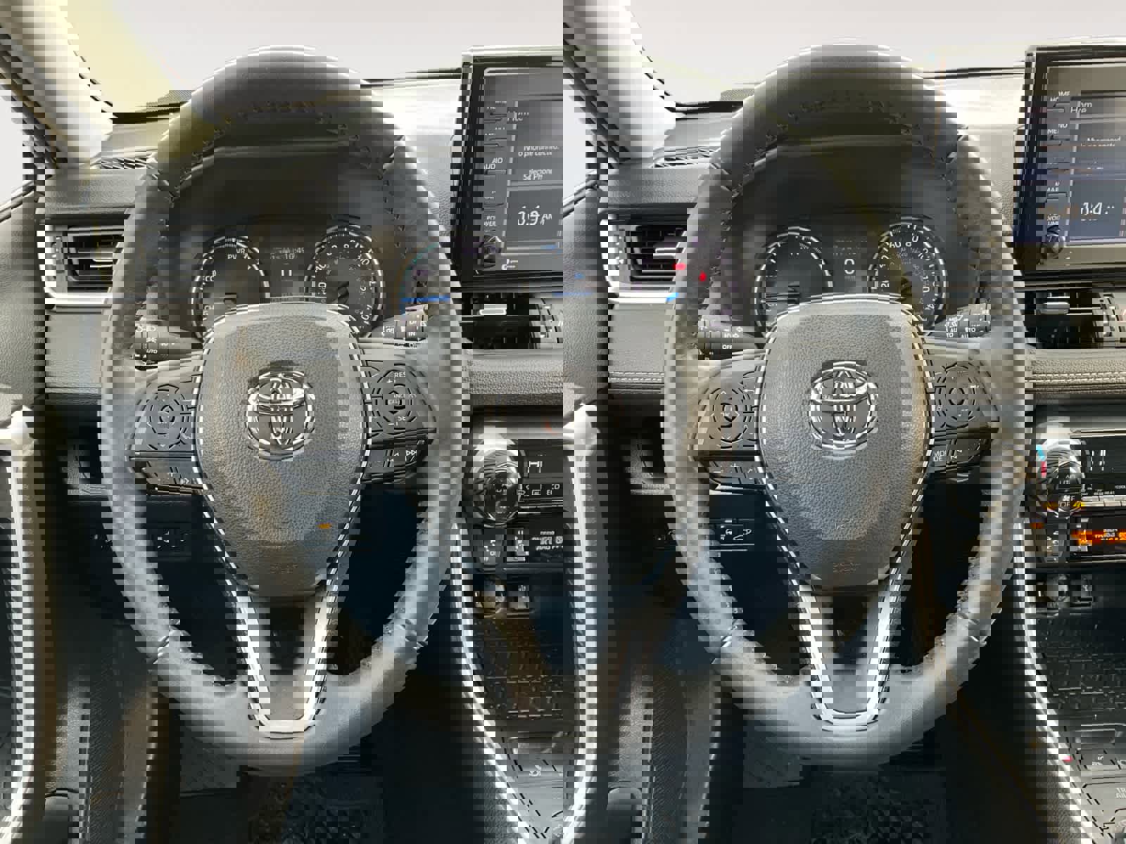 Used 2021 Toyota RAV4 XLE Premium image 14