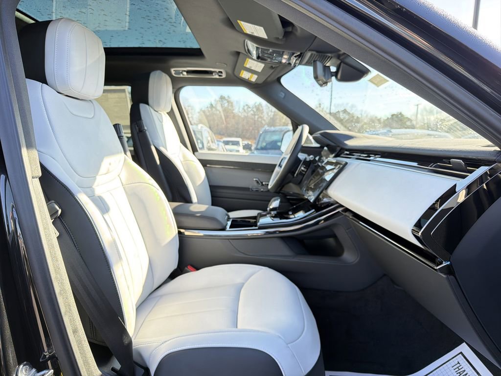 New 2026 Land Rover Range Rover Sport Dynamic SE image 17