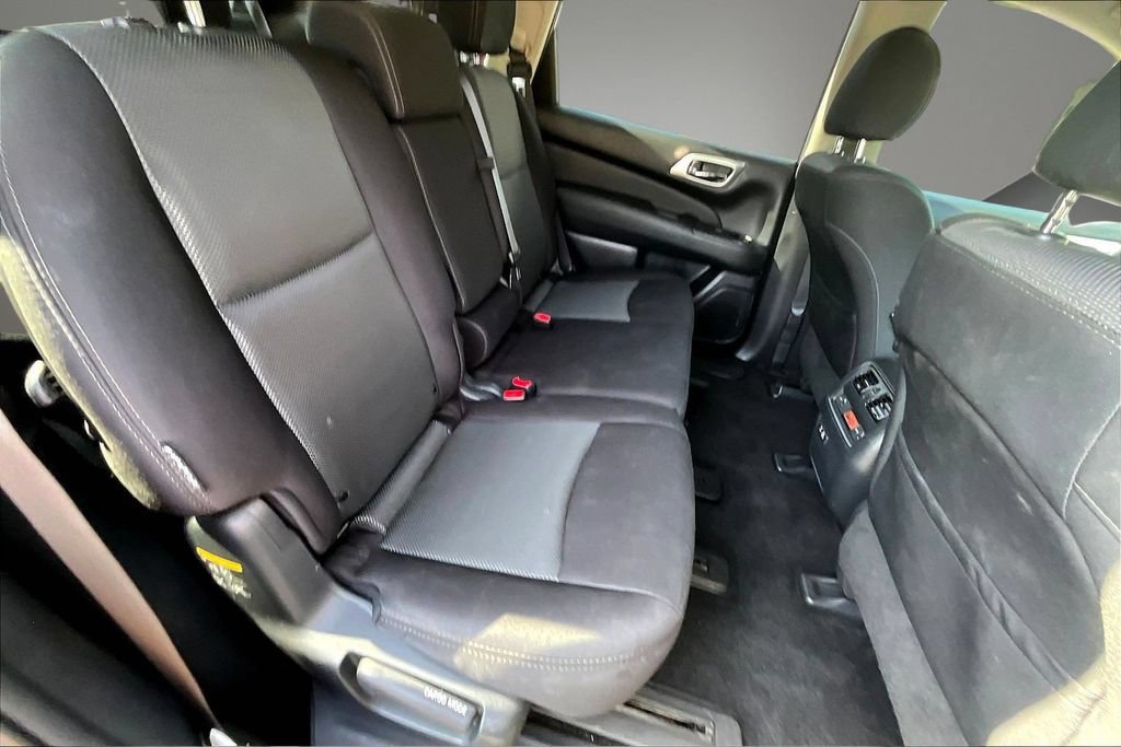 Used 2020 Nissan Pathfinder S AWD/4WD image 25