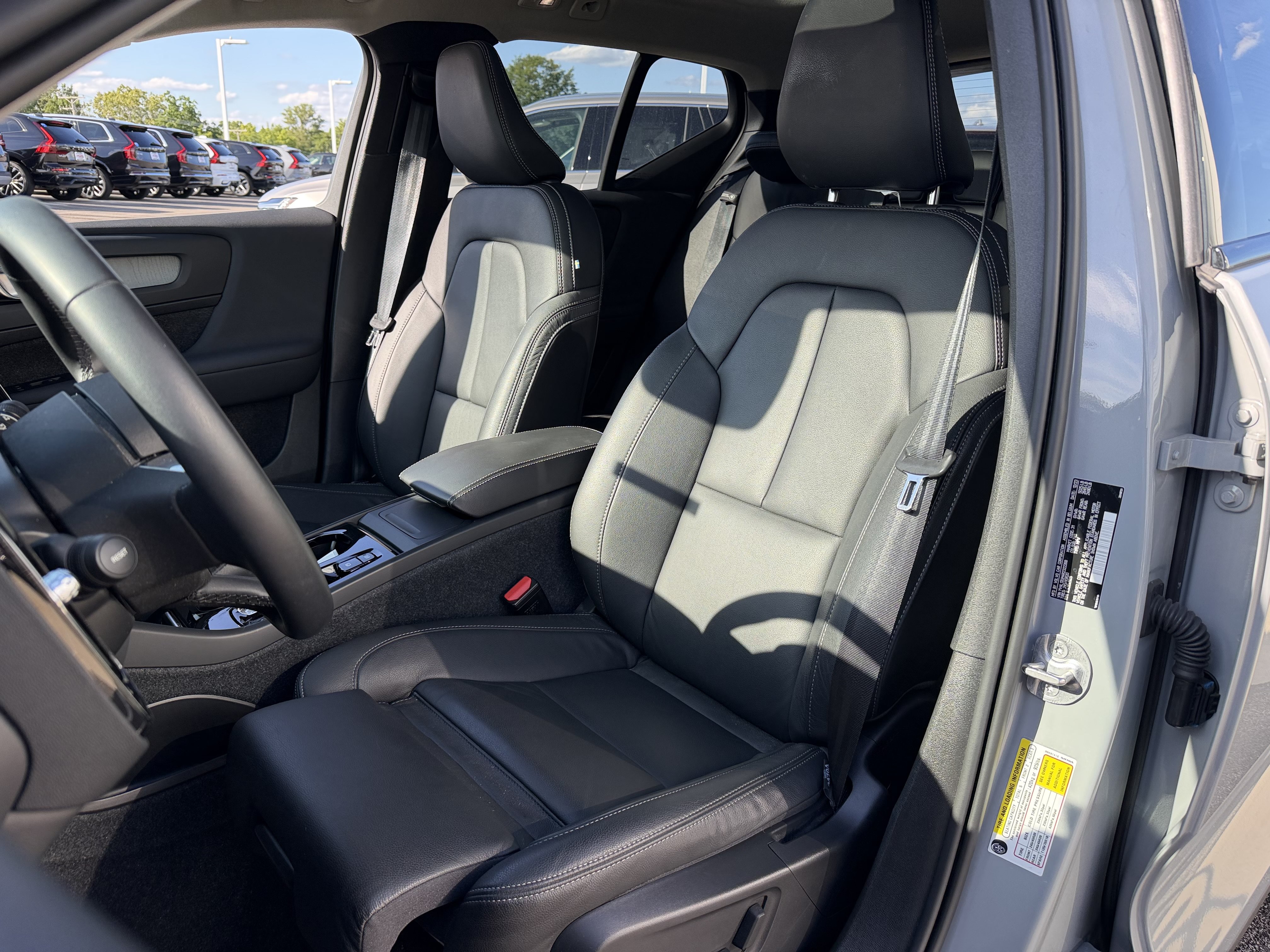Used 2024 Volvo XC40 B5 Ultimate w/ Protection Package Premier AWD/4WD image 8