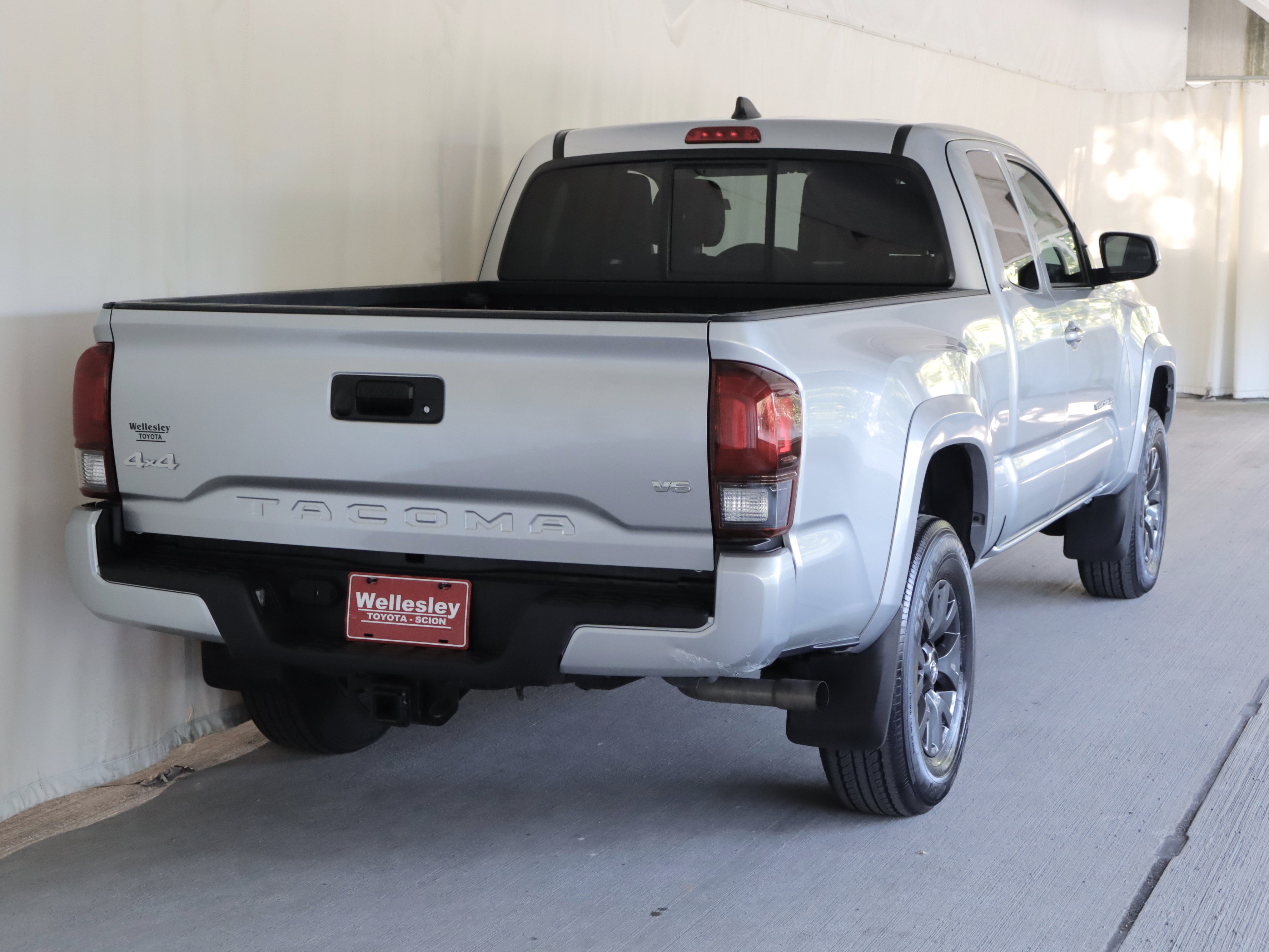 Used 2022 Toyota Tacoma SR5 AWD/4WD image 6