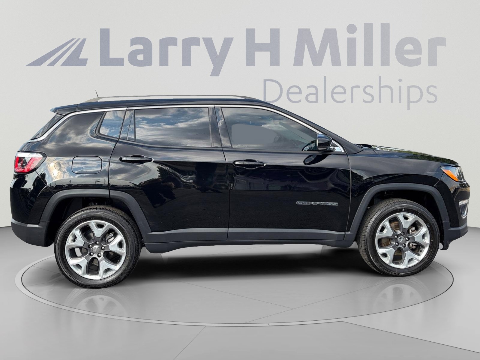 Used 2018 Jeep Compass Limited AWD/4WD image 6