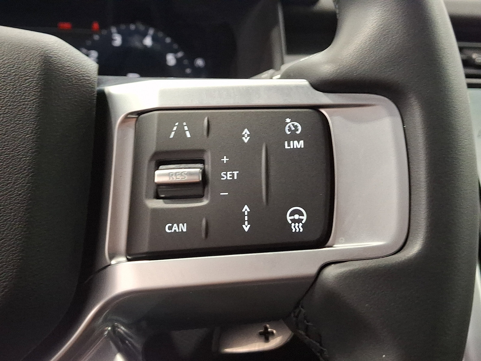 Certified 2025 Land Rover Discovery Dynamic SE AWD/4WD image 23