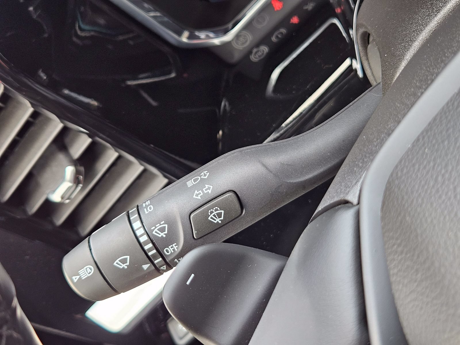 Certified 2025 Chevrolet Silverado 1500 High Country w/ Technology Package AWD/4WD image 27