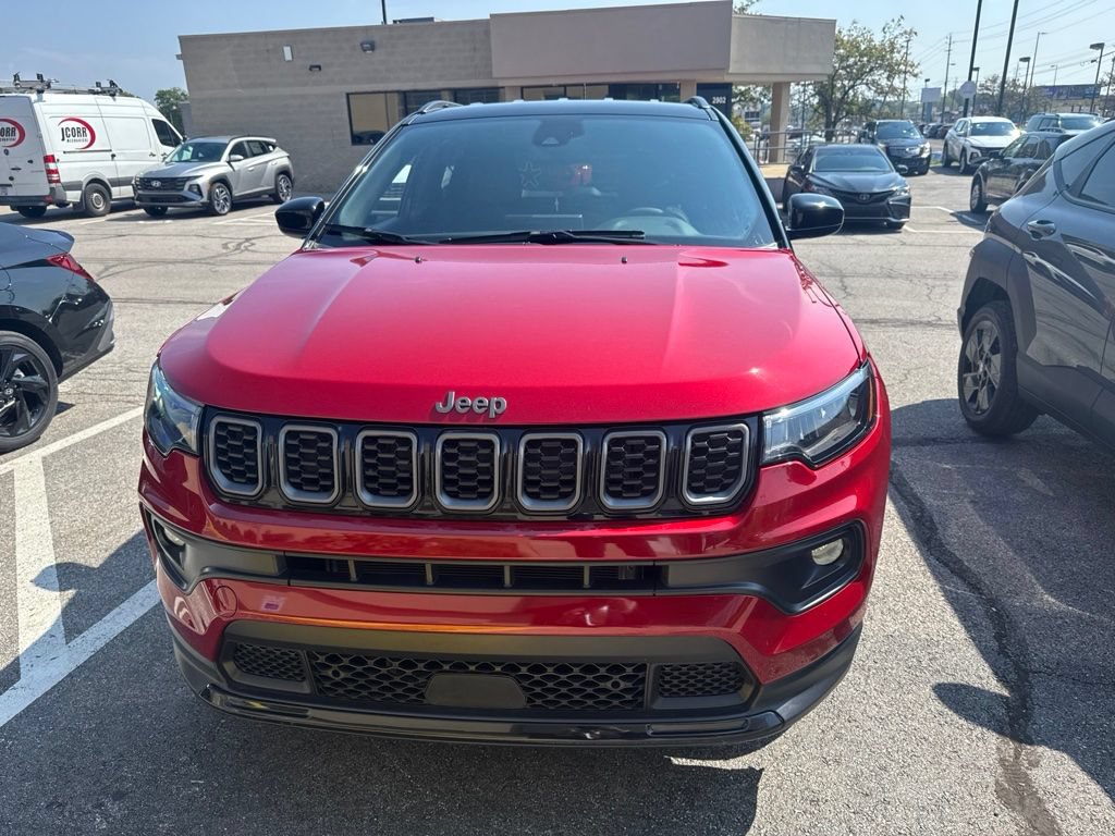 Used 2024 Jeep Compass Latitude w/ Altitude Special Edition AWD/4WD image 2