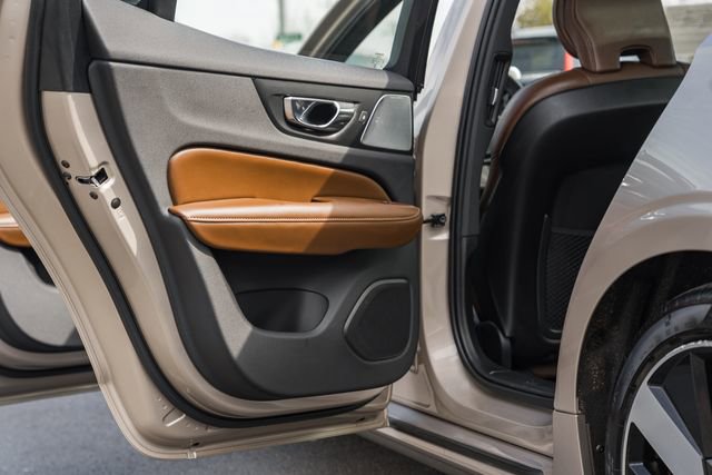 Certified 2023 Volvo S60 T8 Ultimate image 32