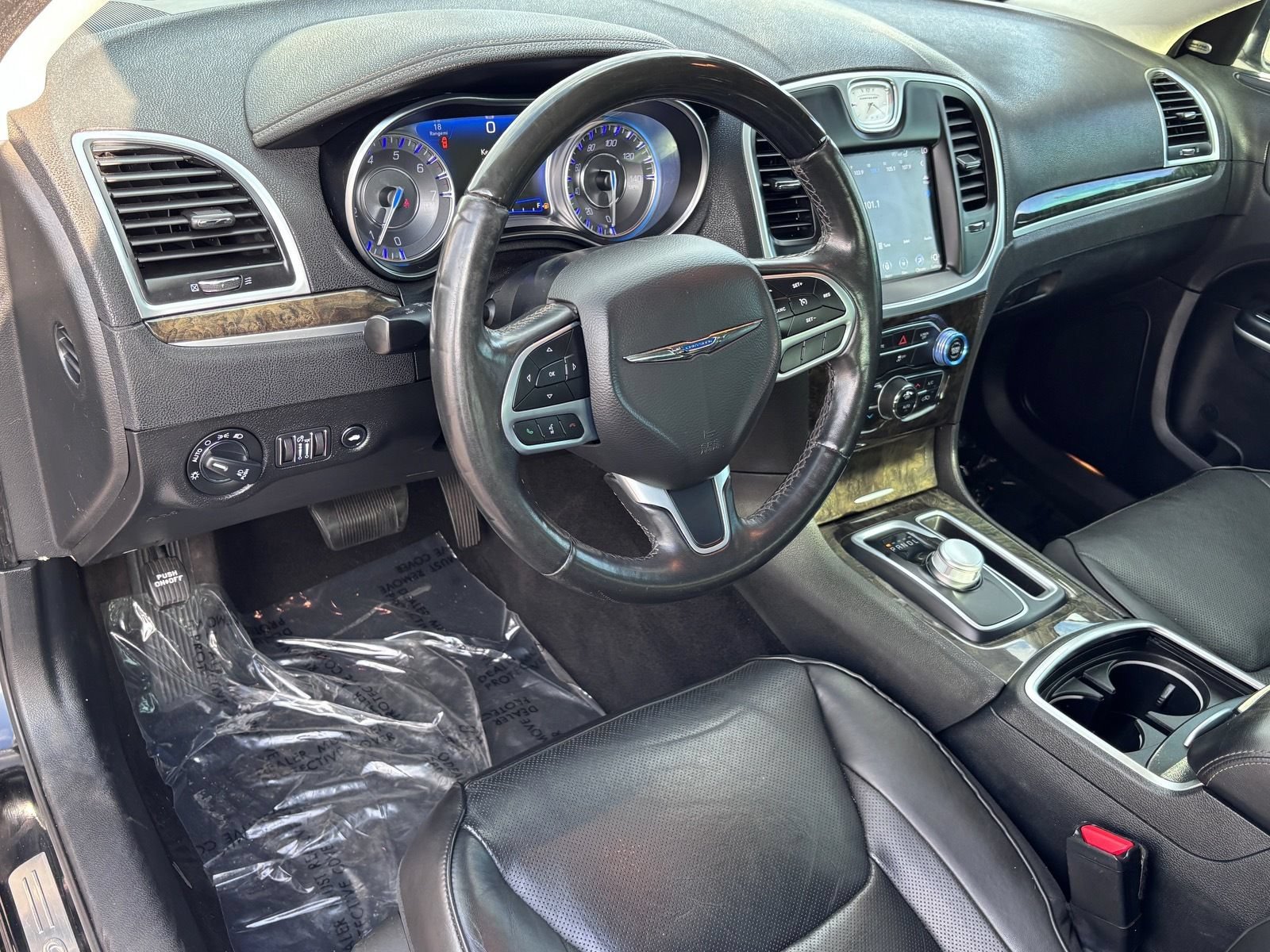 Used 2020 Chrysler 300 Limited RWD image 17