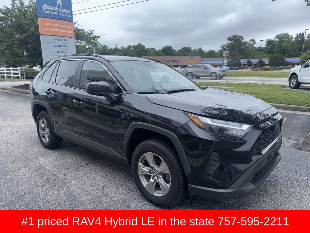 Used 2024 Toyota RAV4 LE AWD/4WD image 8