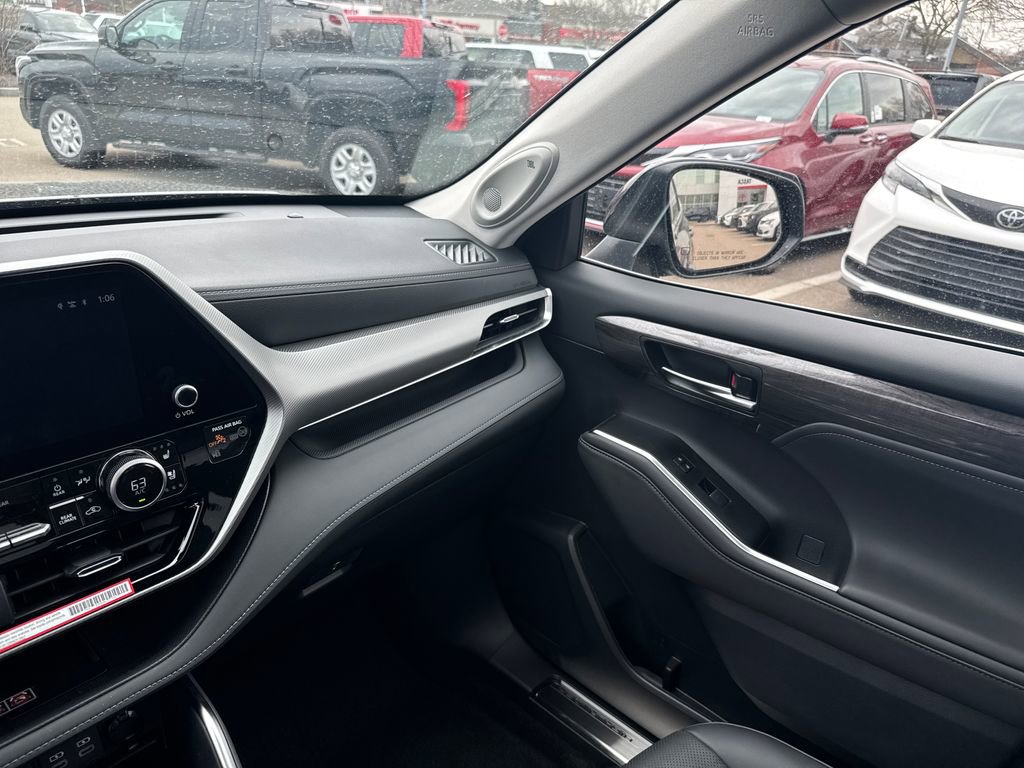 New 2026 Toyota Highlander Platinum image 33
