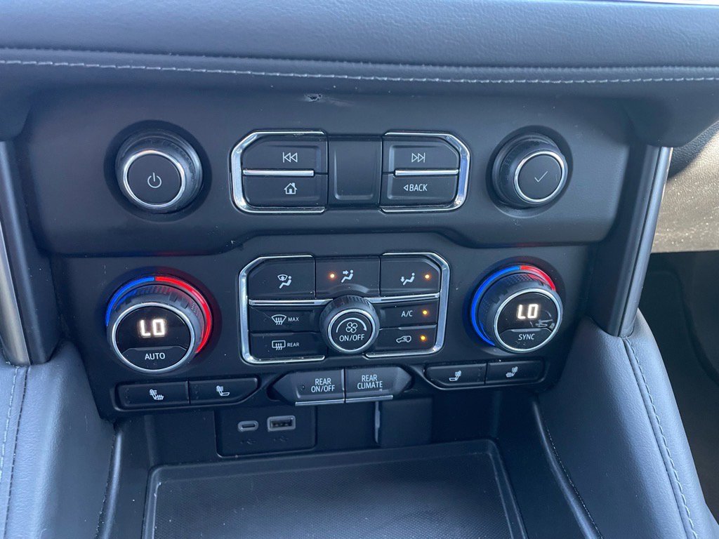 Used 2024 Chevrolet Suburban Z71 w/ Luxury Package image 14