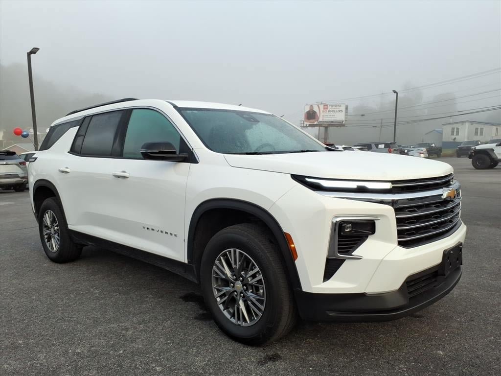 Used 2026 Chevrolet Traverse LT AWD/4WD image 10