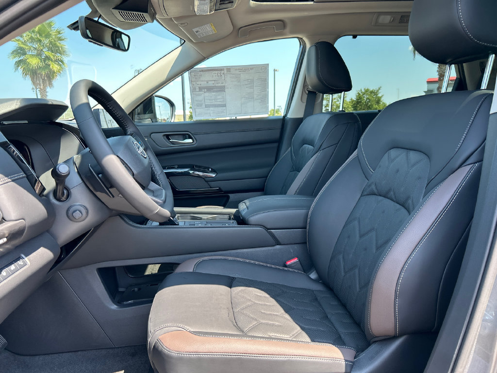 New 2026 Nissan Pathfinder Platinum w/ Cargo Package FWD image 17