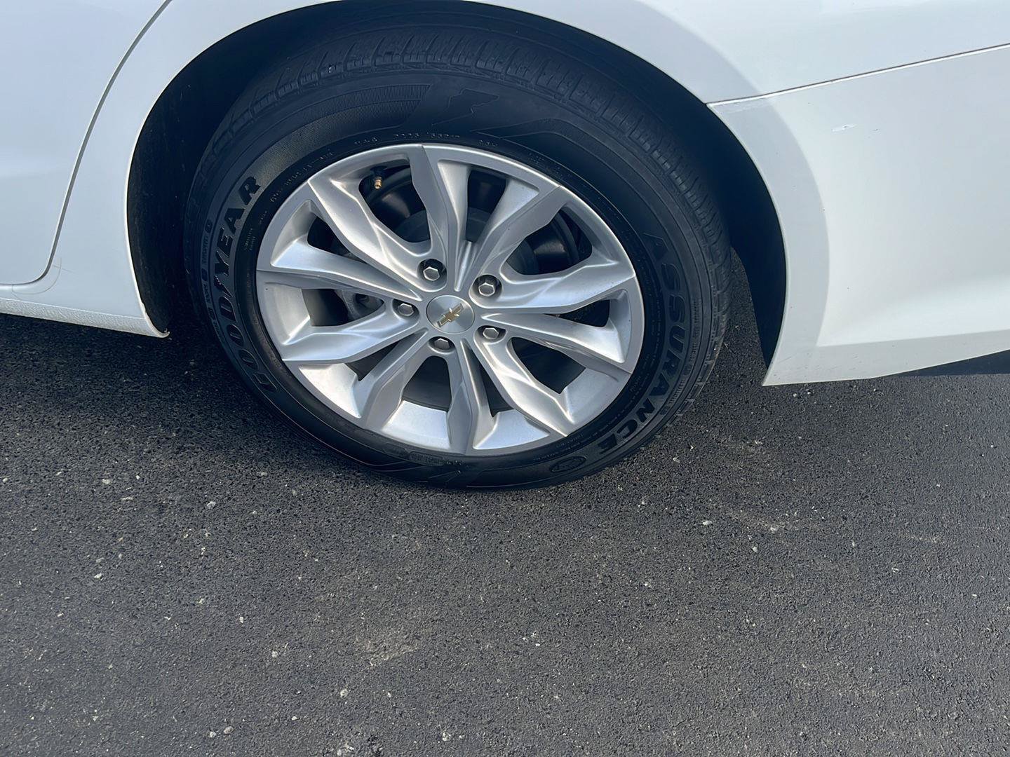 Used 2023 Chevrolet Malibu LT FWD image 31