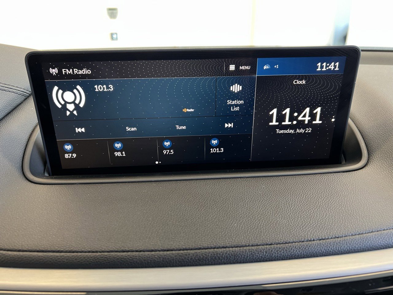 Used 2023 Acura MDX SH-AWD image 15