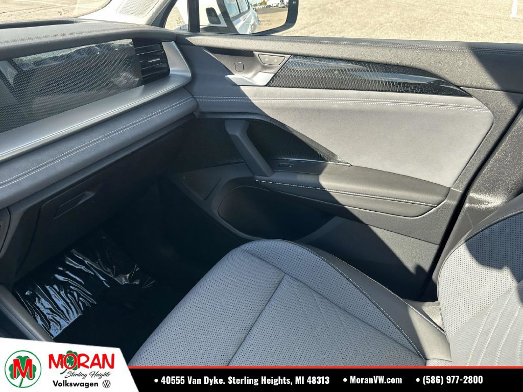Certified 2026 Volkswagen Tiguan SE w/ Panoramic Sunroof Package FWD image 32