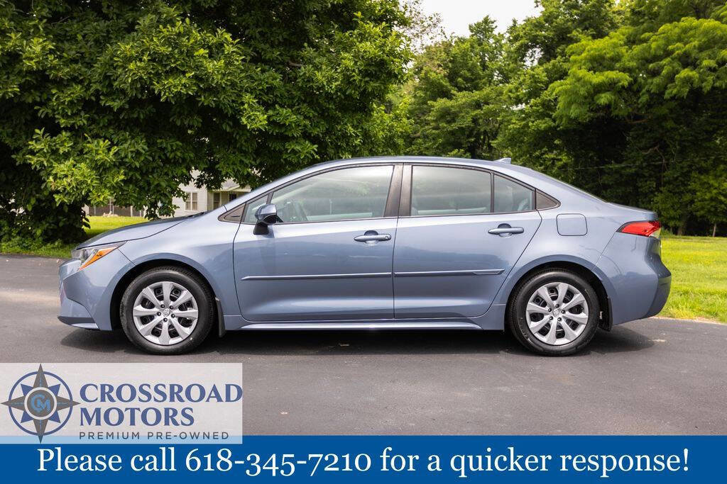 Used 2022 Toyota Corolla LE FWD image 2