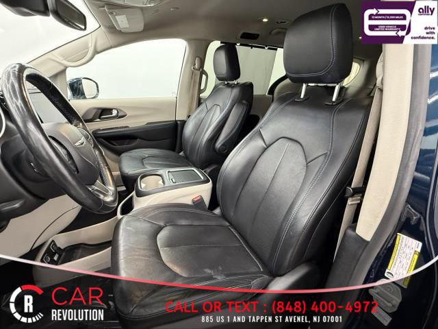 Used 2021 Chrysler Pacifica Touring-L image 19
