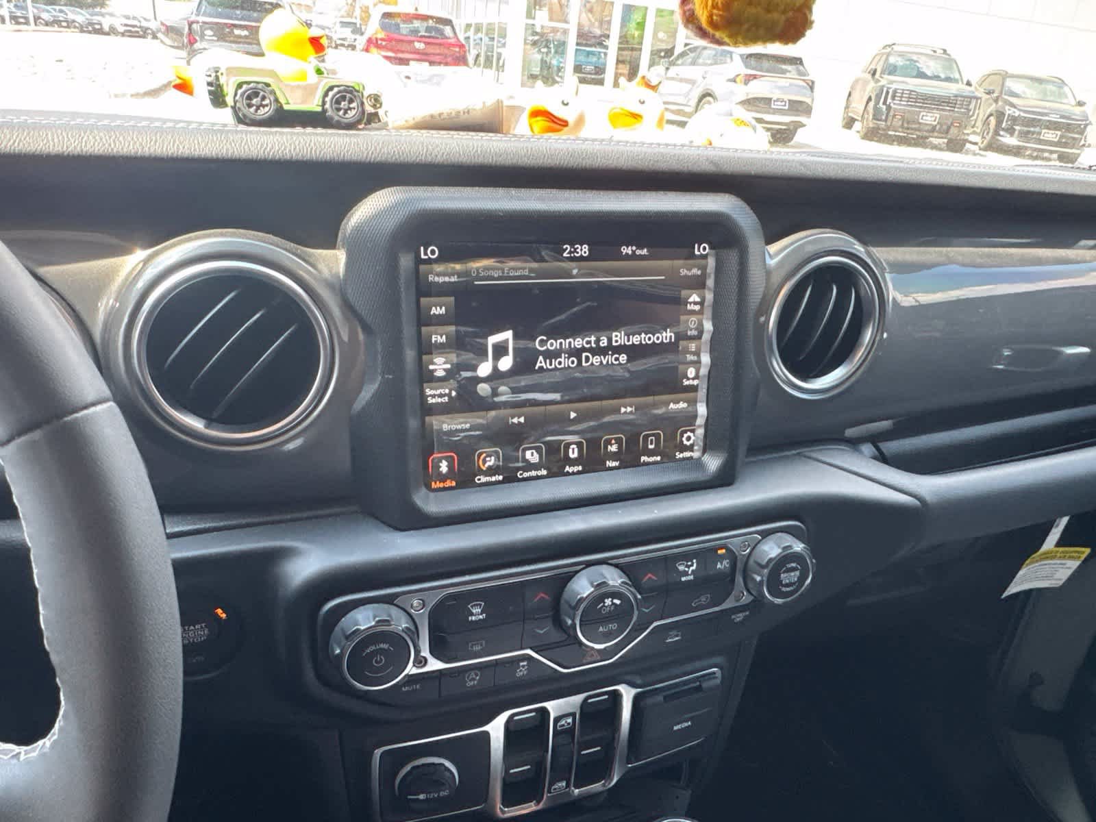 Used 2023 Jeep Wrangler Unlimited Sahara AWD/4WD image 8