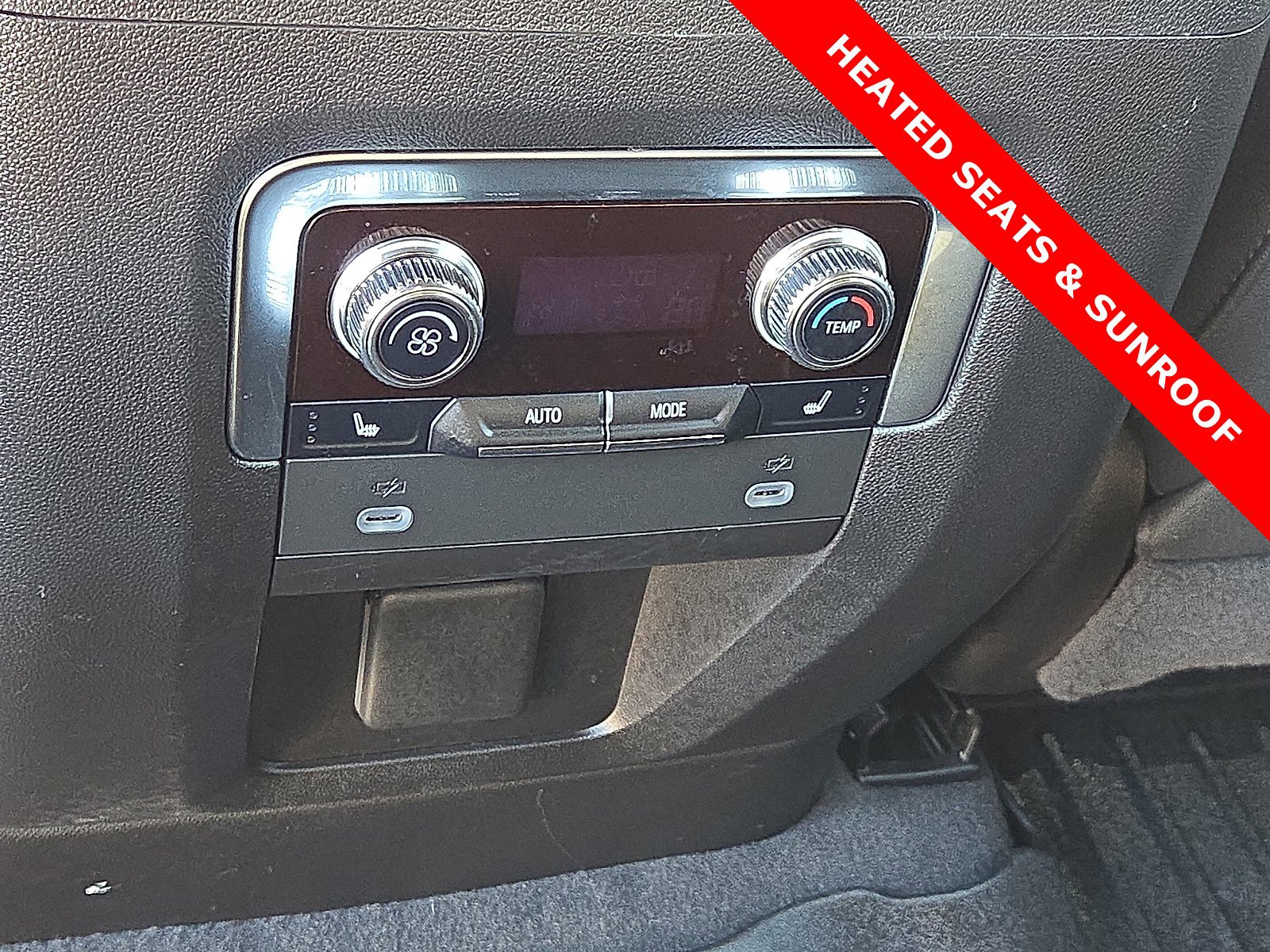 Used 2023 GMC Yukon SLT w/ SLT Luxury Package image 12